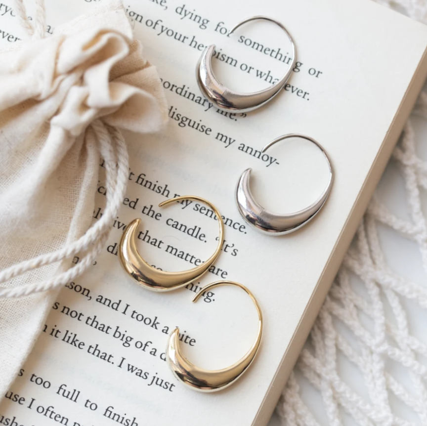 Χρυσά σκουλαρίκια πολυτελείας